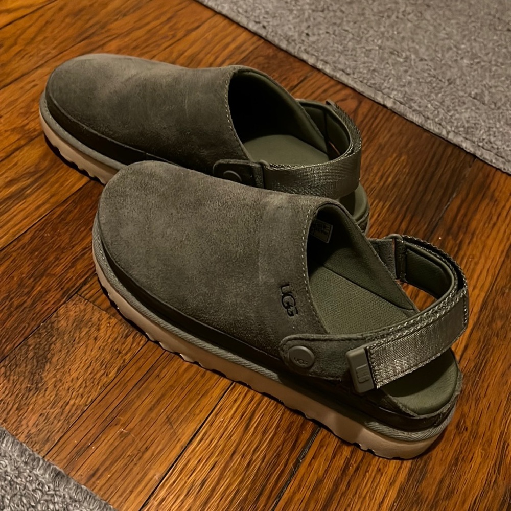 Ugg Womens Goldenstar Clogs size 6.5 Moss Green